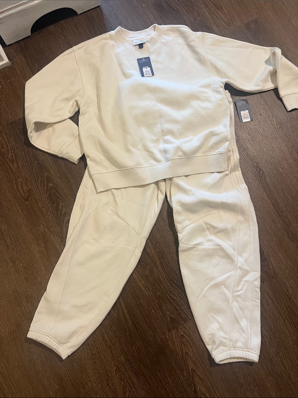 Women’s  Cream Sweatshirt & Jogger Set